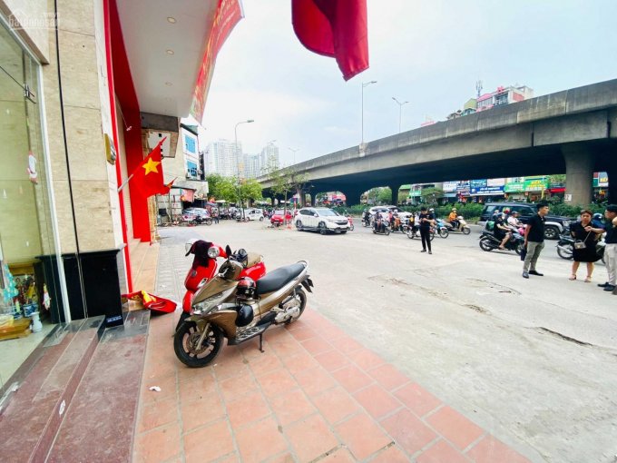 Tặng 5tr tiền mặt cho khách thuê VP tại Nguyễn Xiển, DT đa dạng, giá cực sốc, LH 0963889698