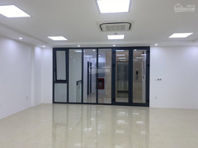 Cho thuê sàn văn phòng, mặt phố Trần Thái Tông, 250m2/sàn, thông sàn, 6 tầng, 1 hầm, 30tr/sàn/th