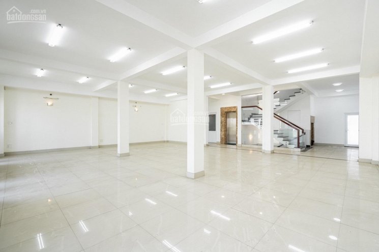 Cho thuê tòa nhà văn phòng diện tích SD lớn (1000m2) - mặt tiền Phạm Văn Chí Q6
