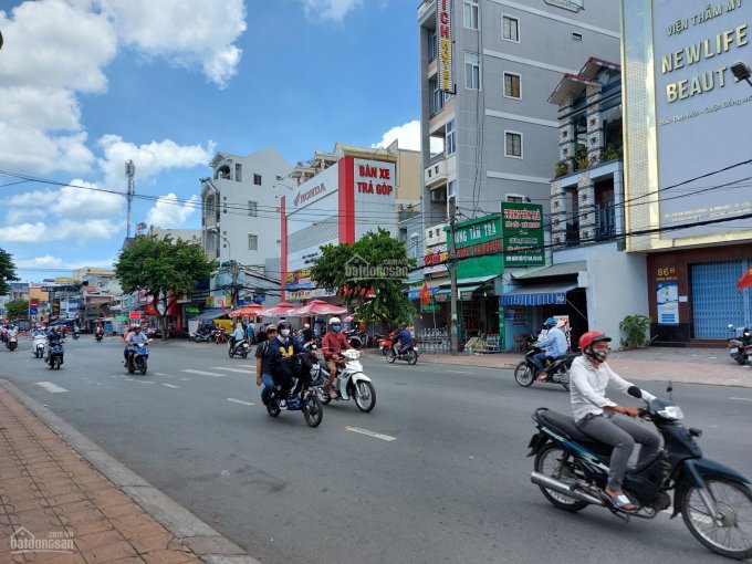 Mặt tiền chiều ngang 14m đường Hùng Vương, đoạn trung tâm nhất thành phố Cần Thơ