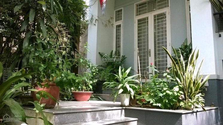 Cho thuê villa mặt tiền Nguyễn Ngọc Phương, Quận Bình Thạnh: 10m x 12m, hầm, trệt, 2 lầu, ST