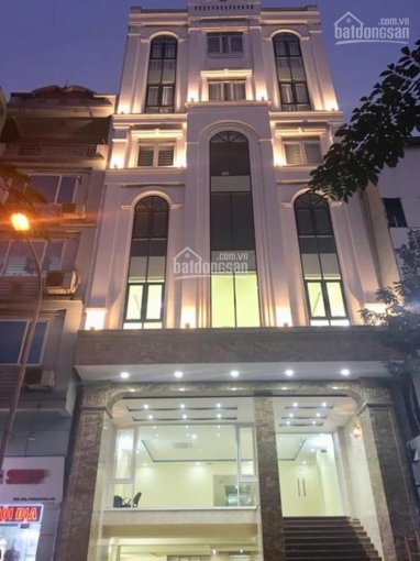 Cho thuê tòa nhà khách sạn mặt phố Bà Triệu, DT 199m2, xây 8 tầng, 36 phòng, LH: 0913851111