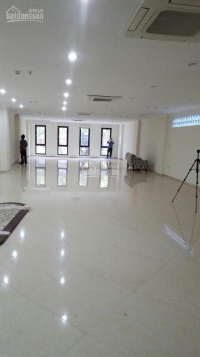 Cho thuê nhà MP Tuệ Tĩnh: 105m2 x 5 tầng, MT 5m, nhà mới rất đẹp, thang máy, vị trí đẹp
