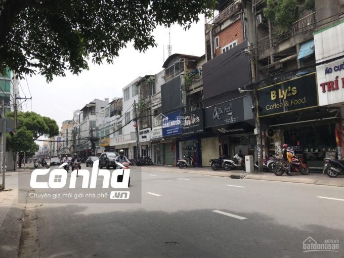 Nhà đường Hồ Văn Huê, phường 9, quận Phú Nhuận. 8x14m, 3 lầu, khu kinh doanh áo cưới: Có nhà