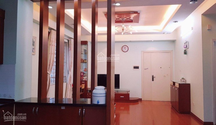 Bán căn hộ D5C đường Trần Thái Tông, Cầu Giấy. DT 86.22m2, chia 2 phòng ngủ, 1WC cửa vào Đông Nam