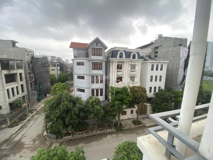 Cho thuê biệt thự 214 Nguyễn Xiển-Thanh XUân. DT 175m2,XD 90m2, 4 tầng, căn góc 2 MT 18m. Giá 32tr