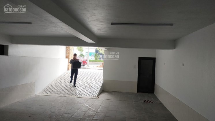Cho thuê nhà mặt phố Ô Chợ Dừa, 140m2*4 nổi 1 hầm. Giá 100 triệu, thông sàn thang máy vỉa hè rộng