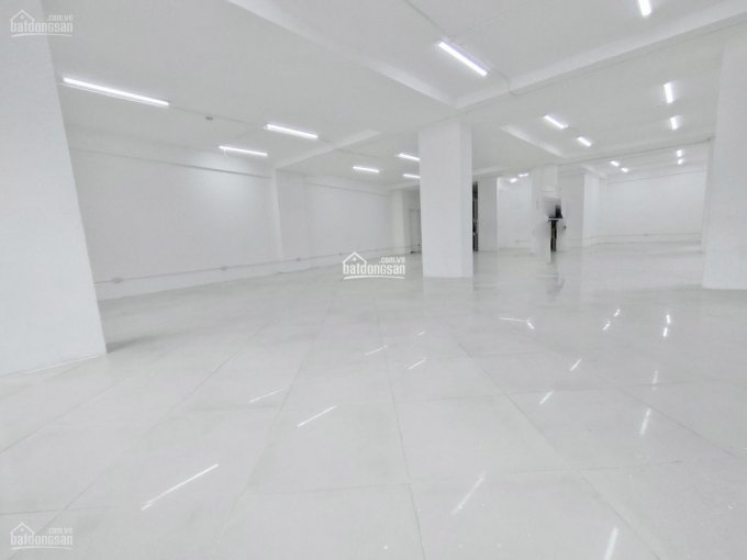 Văn phòng siêu đẹp mặt đường Nguyễn Hoàng, vuông vắn dễ chia phòng, free tất cả các dịch vụ