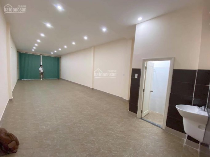 Cho thuê nhà cấp 4 - trống suốt 90m2 MT Lê Thanh Nghị - 15 triệu/tháng