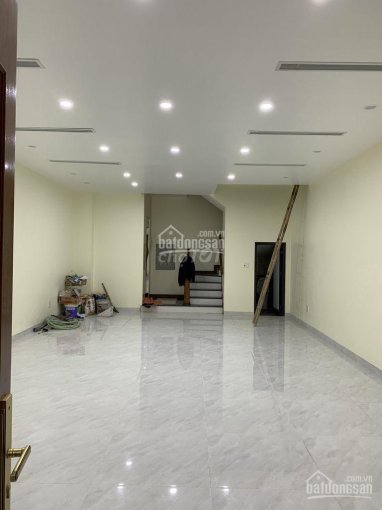 Cho thuê nhà Nguyễn Chánh, Cầu Giấy, DT 80m2 x 5 tầng, MT 6m, giá 43 tr/tháng. LH: 0919928661