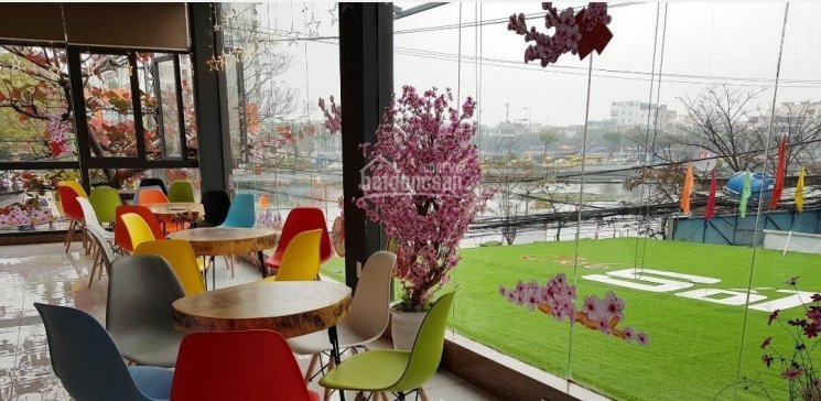 Cho thuê văn phòng 80m2 tại tầng 2 Cafe số 1 Đỗ Quang, view bờ hồ tuyệt đẹp