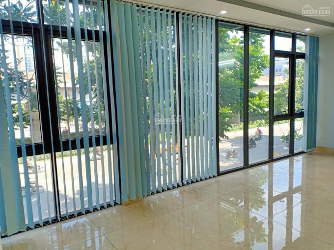 Chính chủ cần cho thuê văn phòng 100m2 mặt đường Khuất Duy Tiến, thông sàn siêu đẹp vào được ngay