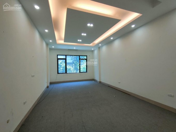Cho thuê tòa văn phòng ở số 132 Cầu Bươu, Thanh Trì Hà Nội. DT từ 35-80m2, giá từ 3.9 triệu