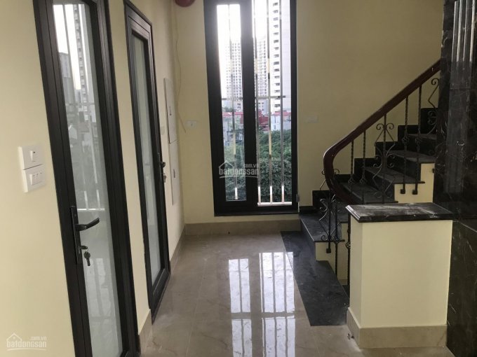 Chính chủ cần cho thuê văn phòng 100m2 mặt đường Khuất Duy Tiến, thông sàn siêu đẹp vào được ngay