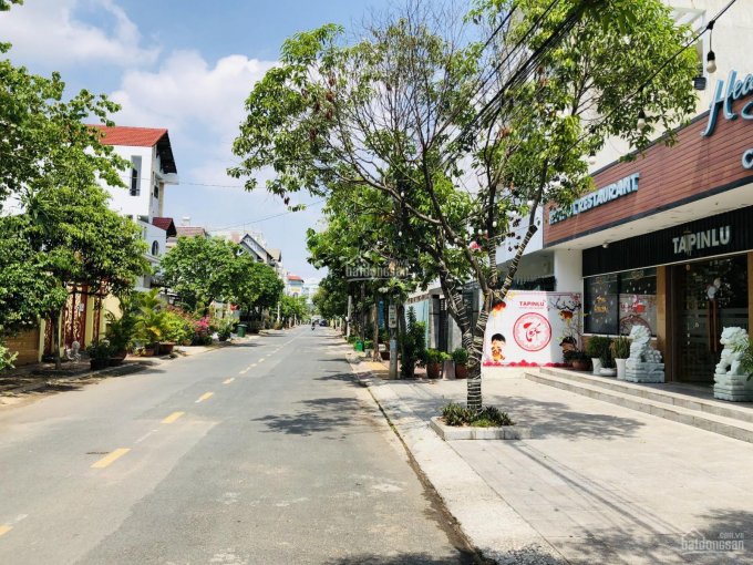 Sang mặt bằng kinh doanh đã có sẵn khung nhà chắc chắn rộng 320m2 với giá thuê chỉ 10 triệu/tháng