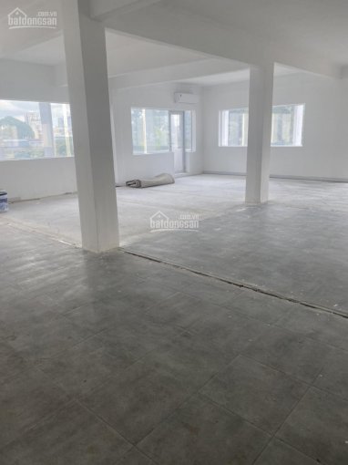 Cho thuê văn phòng trung tâm Quận 1, DT 100-200-380m2, có thang máy, miến phí nước, giá tốt