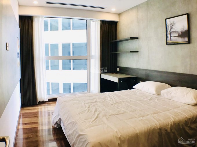 Căn hộ 3 phòng ngủ DT 120m2 view Sông Hồng cho thuê giá 28 triệu/th LH 0969866063 xem nhà ngay