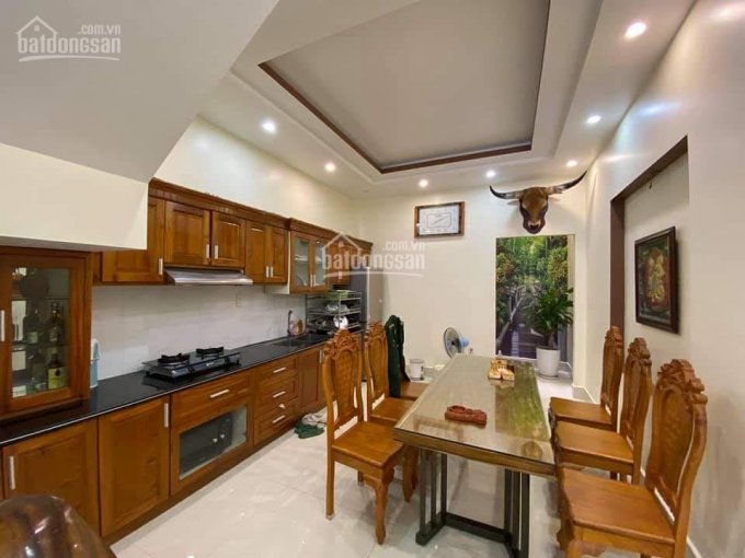 Chính chủ bán nhà mặt đường KD tốt