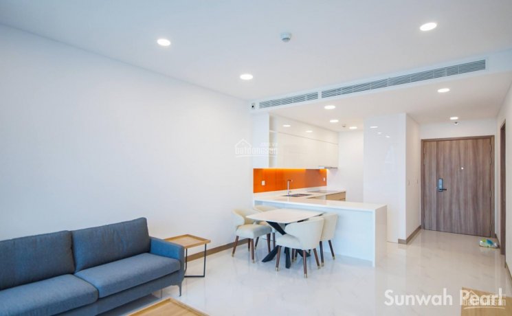 Cho thuê căn hộ Sunwah Pearl Bình Thạnh tầng cao với 2 phòng ngủ có nội thất