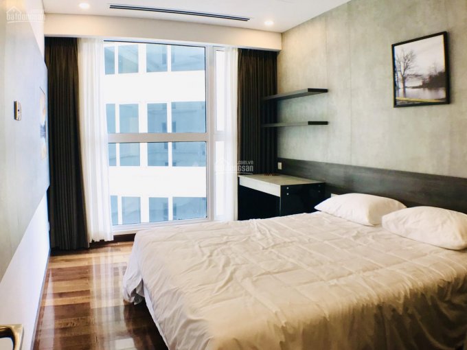 Cho thuê căn hộ tầng cao nhìn Sông Hồng DT 120m2 2 PN giá 25tr/th toà Aqua Central LH 0969866063