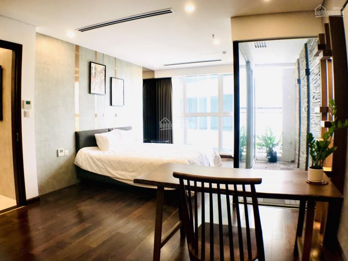 Căn hộ 3 phòng ngủ DT 120m2 view Sông Hồng cho thuê giá 28 triệu/th LH 0969866063 xem nhà ngay