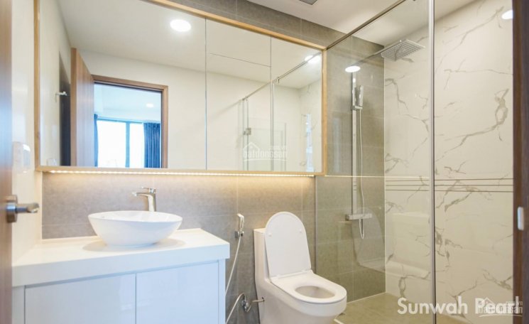 Cho thuê căn hộ Sunwah Pearl Bình Thạnh tầng cao với 2 phòng ngủ có nội thất
