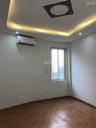 Siêu hot, bán nhà Hữu Hòa, Thanh Trì, DT 33m2, 4 tầng, ô tô đỗ trước cửa, giá 2.1 tỷ LH 0372173808