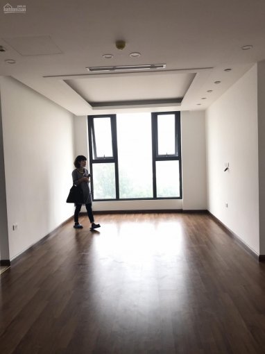 Cho thuê gấp căn hộ chung cư 15 - 17 Ngọc Khánh, 140m2, 3PN, đồ cơ bản, chỉ 14 triệu/tháng