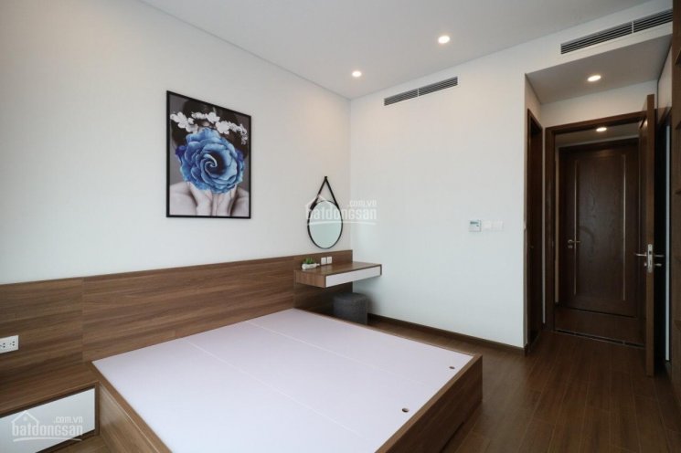 Cho thuê CHCC 2 phòng ngủ mới và rộng tại Sun Grand City, số 3 Lương Yên