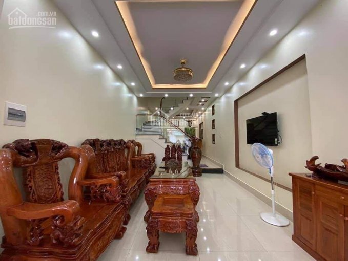 Chính chủ bán nhà mặt đường KD tốt