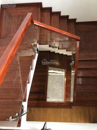 Siêu đẳng cấp chỉ còn mỗi căn xây độc lập 36m2, 5 tầng 2tỷ39 ô tô chỗ vào nhà ở Tả Thanh Oai