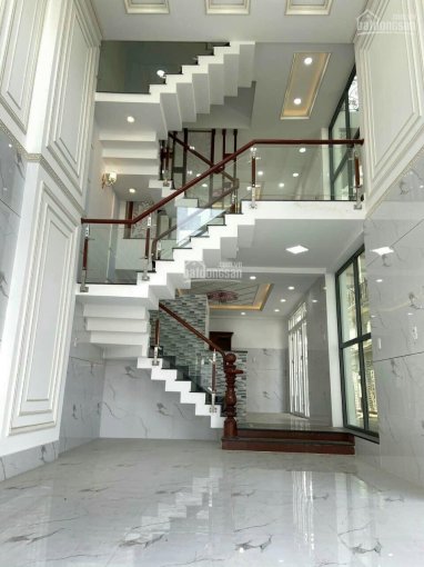 Nhà phố cao cấp Tạ Quang Bửu P5 Q8, kết cấu 1 trệt 3 lầu. Sổ hoàn công đầy đủ, giá 7,5 tỷ/căn