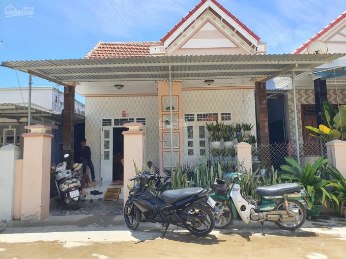 Dọn vào ở ngay. Cần bán căn nhà nằm ven biển Dốc Lết, Tx. Ninh Hòa