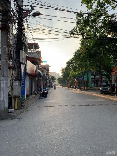 Chính chủ cần tiền bán căn nhà 3 tầng thuận tiện đi lại tại ngõ 51 Giang Biên, Long Biên, HN