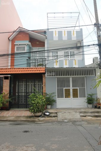 Bán nhà đẹp đường Nguyễn Văn Vịnh ngay Đầm Sen