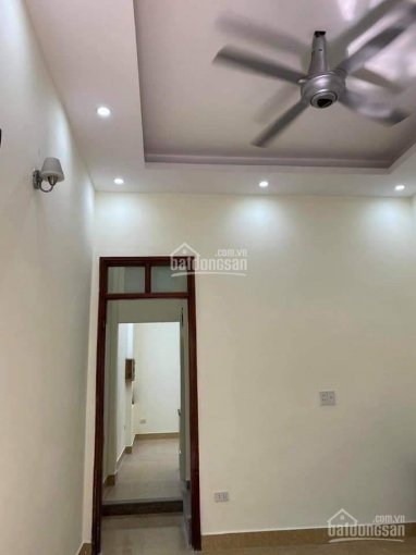 Bán nhà phố Nguyễn Văn Cừ, Gia Thụy, đường 4m ô tô dừng đỗ, 3 tầng, 42m2, 2 mặt thoáng giá cực rẻ