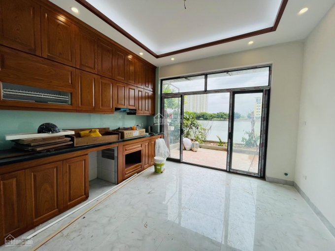 Chính chủ bán nhà kiểu biệt thự view hồ khu phân lô phố Tam Trinh, gần Đền Lừ 52m2x5 tầng mới 5,7tỷ