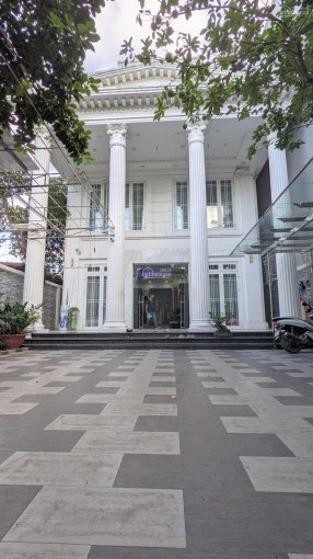 Bán biệt thự gần 400m2 khu vực Lê Hồng Phong