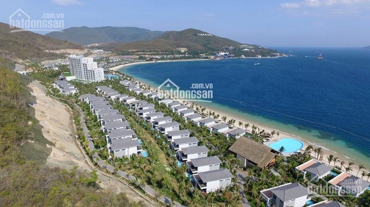 Bán biệt thự mặt biển Vinpearl Nha Trang Bay 4PN view biển giảm nhanh 4 tỷ, đất vuông vắn DT 490m2