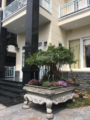 Chính chủ bán biệt thự 2 mặt tiền đường Lê Văn Lương, quận Sơn Trà, TP Đà Nẵng. LH: 0935144488