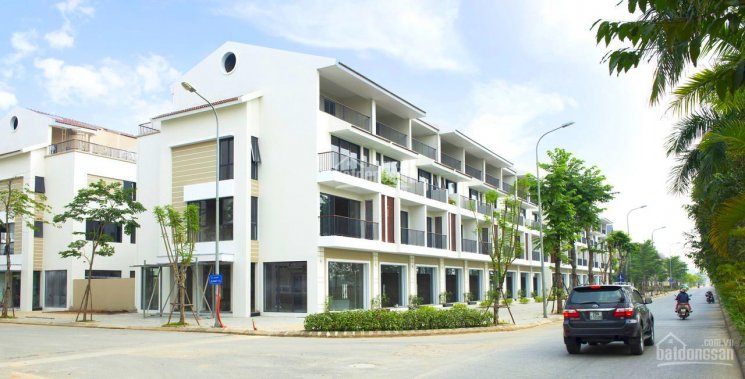 Chính chủ cần bán biệt thự 300m2, đường to vị trí đẹp, sổ đỏ chính chủ, LH 0962204486