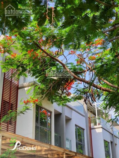 Bán căn biệt thự vườn Phố Đông Village Quận 2, nằm trên trục đường lớn, đối diện với khu thương mại