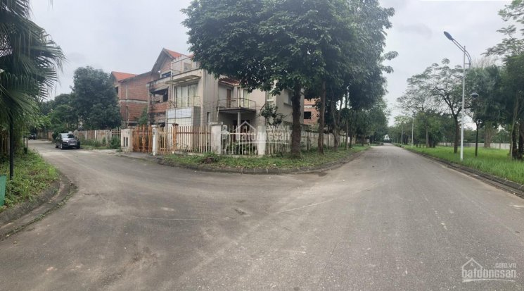 Chính chủ gửi bán căn góc biệt thự Quang Minh, DT 240m2, xây thô, giá thỏa thuận. LH em 0989734734