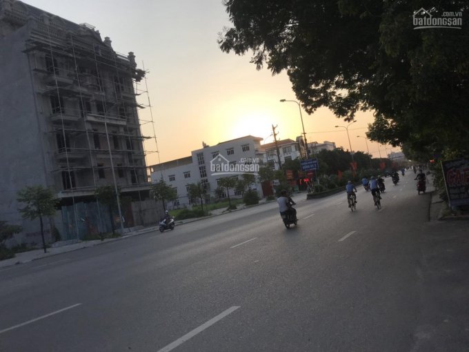 SIÊU HIẾM lô góc mặt đường Nguyễn Văn Cừ trung tâm Từ Sơn, vỉa hè siêu rộng, mặt tiền 11m giá tốt