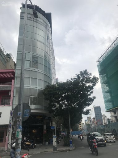 MT chợ Nguyễn Tri Phương và 3/2, DT: 7.5x13m, hầm + 6 tầng + thang máy, MT ốp kính cường lực, 29 tỷ