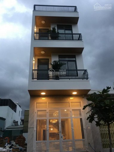 Bán căn nhà 4 tầng mặt tiền đường A6 VCN Phước Hải TP Nha Trang. Giá 6.5 tỷ