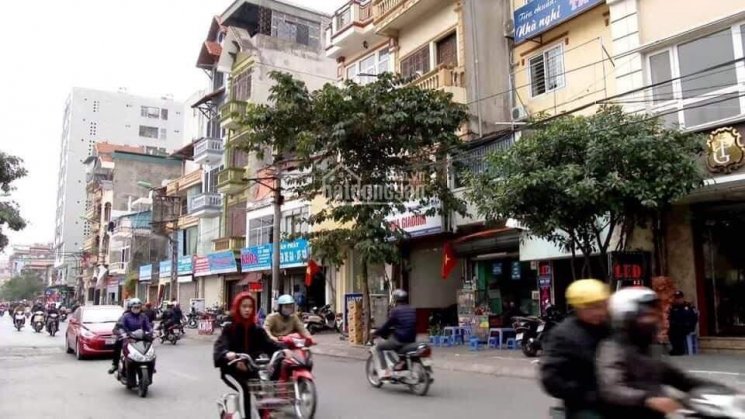 Mặt phố Nguyễn Trãi, vị trí đắc địa, vỉa hè rộng kinh doanh vô địch, mọi loại hình dịch vụ