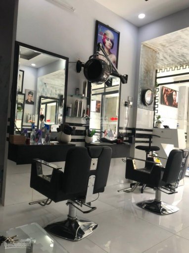 Nhà mặt tiền TTH07 đang cho salon tóc thuê, diện tích rộng - khu dân cư sầm uất tiện kinh doanh
