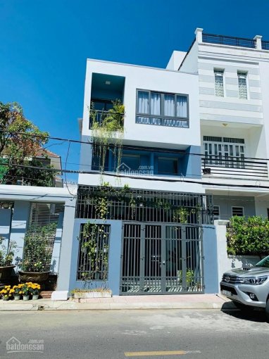 Bán nhà đẹp 3 tầng mặt tiền đường Lam Sơn, Phước Hoà, trung tâm Tp Nha Trang. DT: 58,6m2 ngang 5,2m