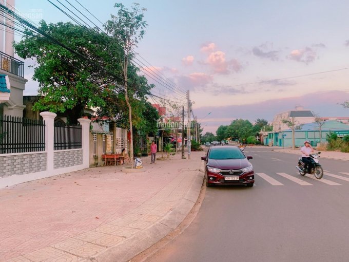 Tôi chủ nhà cần bán gấp nhà mặt tiền đường 30m đối diện nhà khách tỉnh hiện đang cho thuê tiệm nét